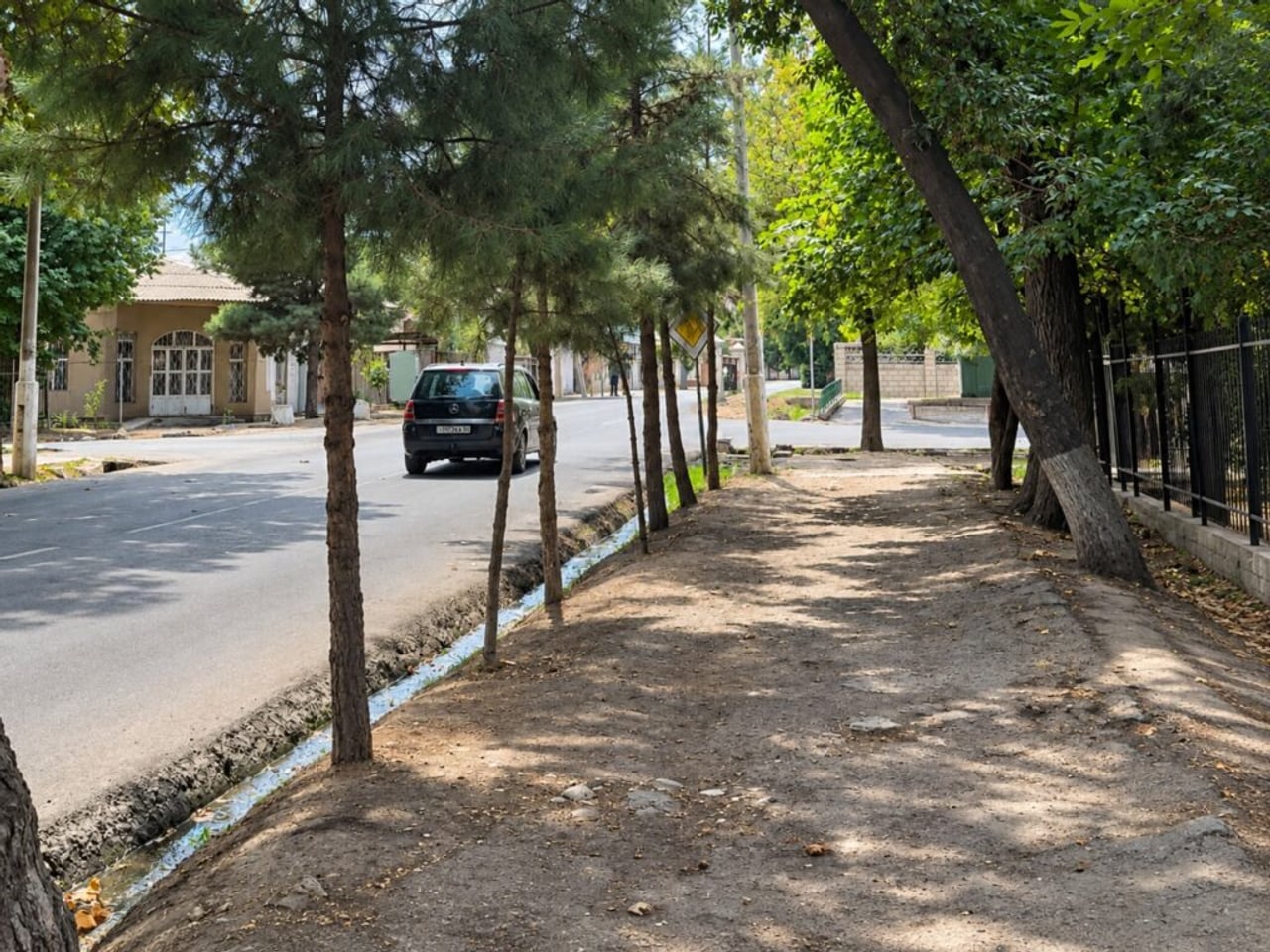 Жара усиливается: как города Таджикистана готовятся к новым условиям