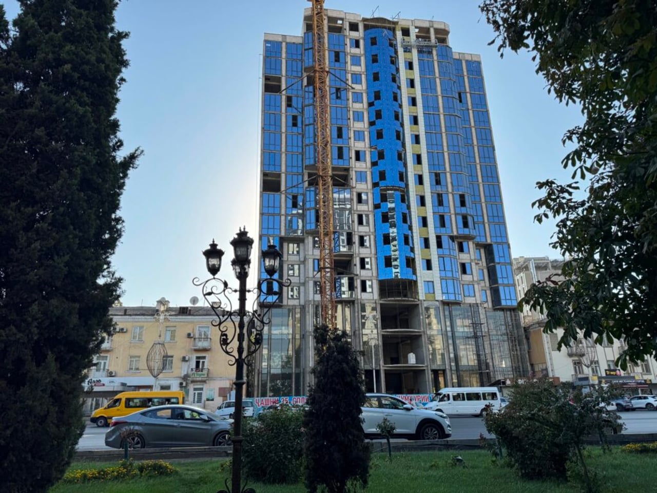 Жара усиливается: как города Таджикистана готовятся к новым условиям