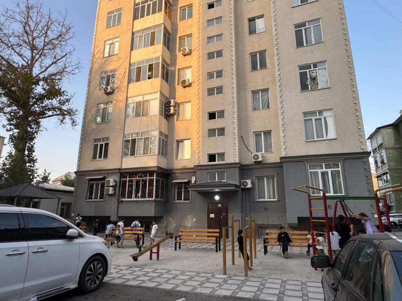 Жара усиливается: как города Таджикистана готовятся к новым условиям