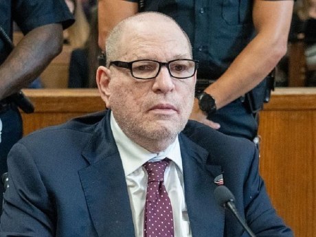 Харви Вайнштейна приговорили еще к 15 годам по делу о насилии