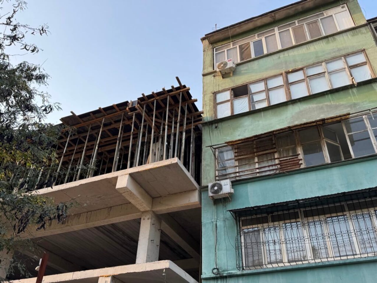 Жара усиливается: как города Таджикистана готовятся к новым условиям